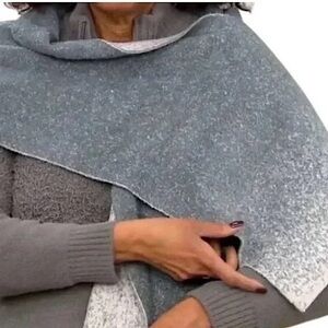 NWT Barefoot Dreams Soft CozyChic Reversible Scarf in Smokey Green Fog Gray, OS.